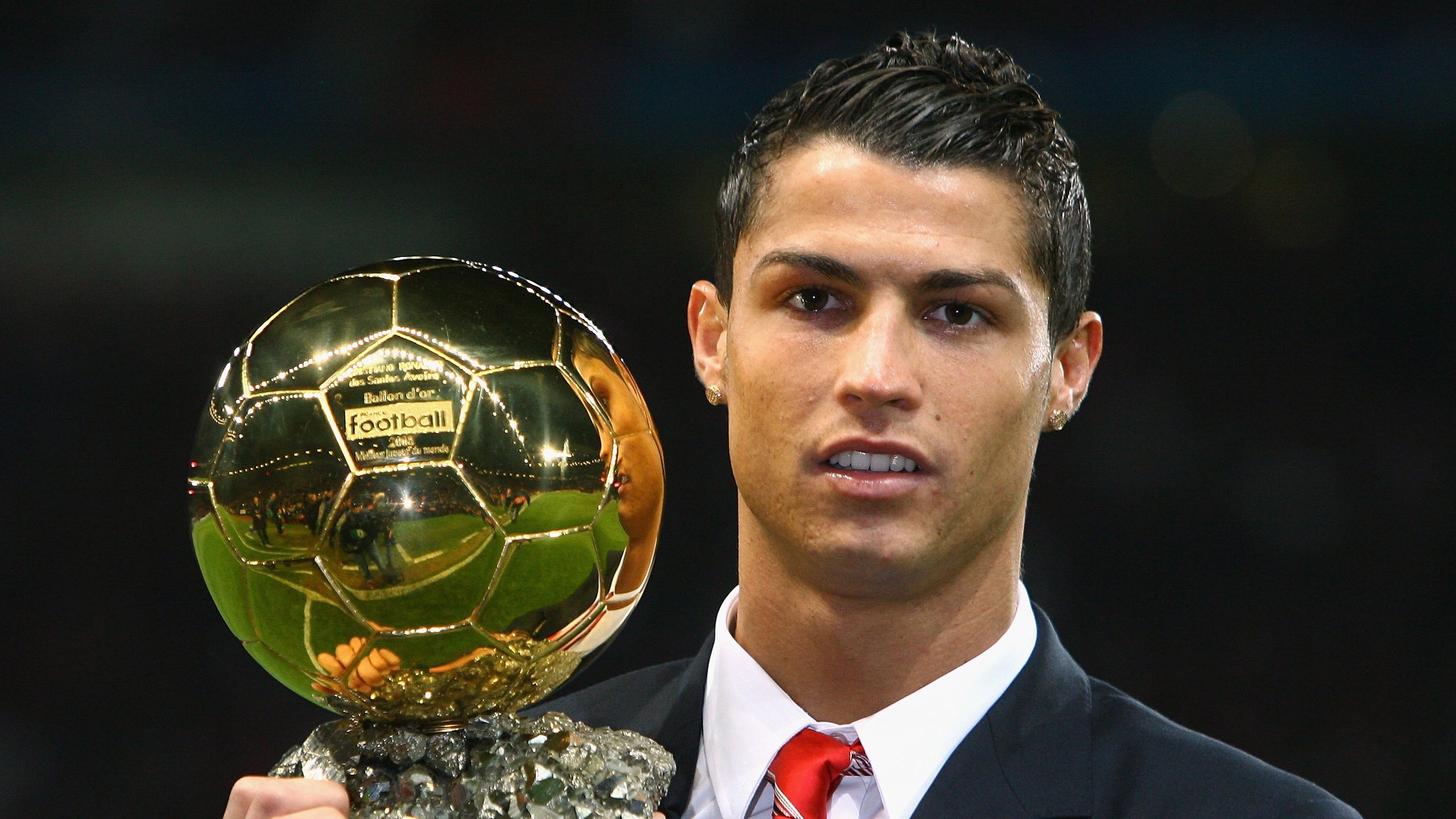 “球迷热议：中超裁判判罚是否公正？”，中超联赛裁判